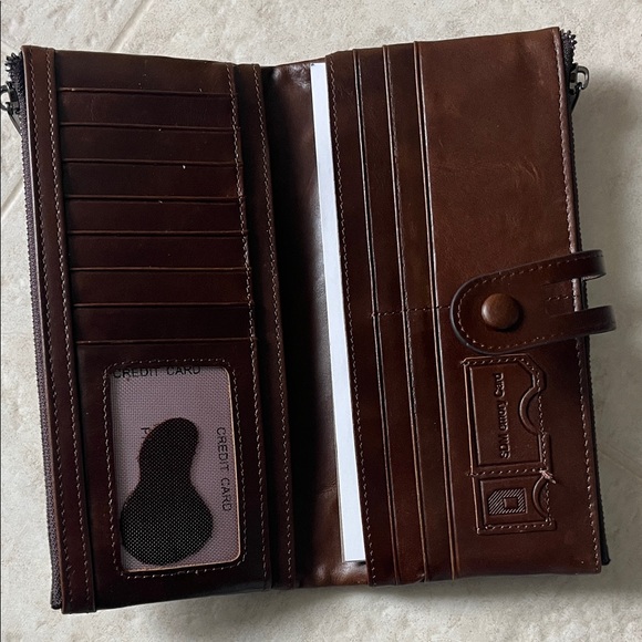 Brown Leather Wallet for women 3 zippered compartments 16 card slots - Picture 2 of 3
